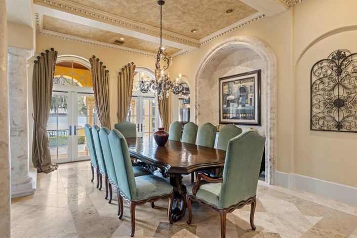 Image No.13-6 Bed Property for sale