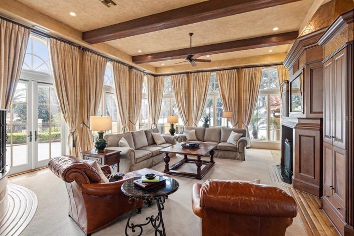 Image No.17-6 Bed Property for sale