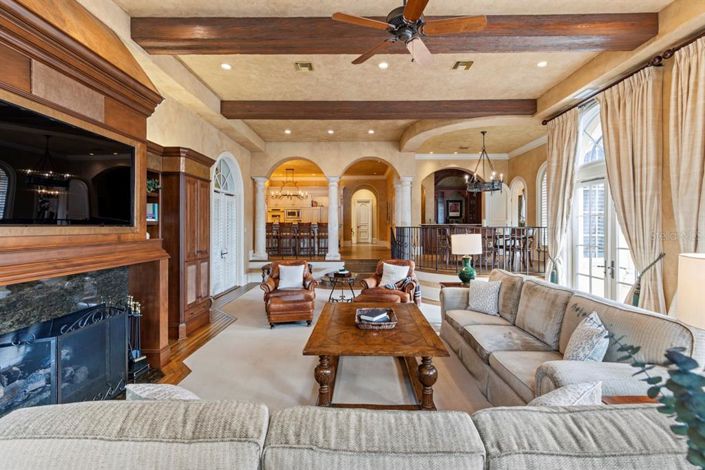 Image No.18-6 Bed Property for sale