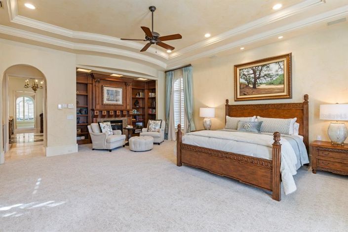 Image No.20-6 Bed Property for sale