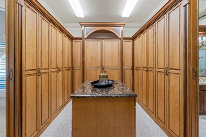 Image No.22-6 Bed Property for sale