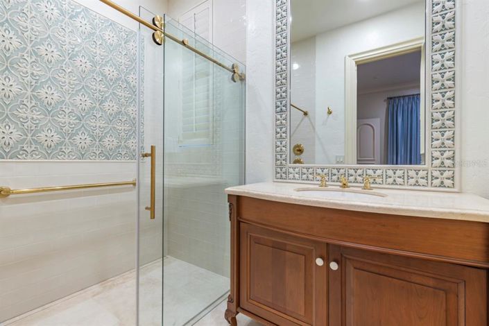 Image No.24-6 Bed Property for sale