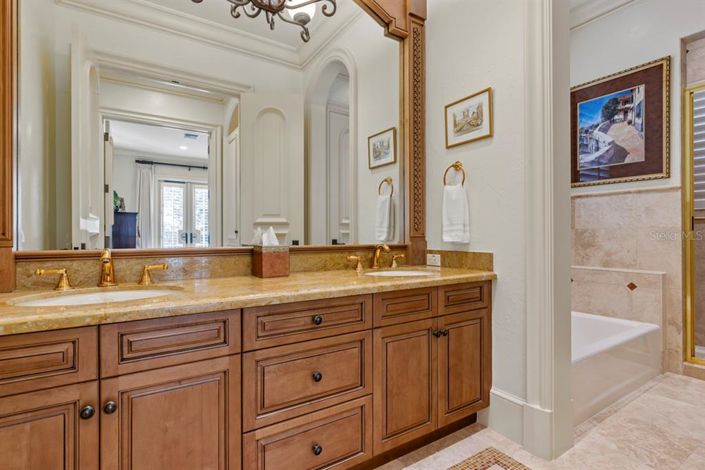 Image No.29-6 Bed Property for sale