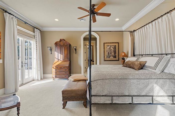 Image No.32-6 Bed Property for sale