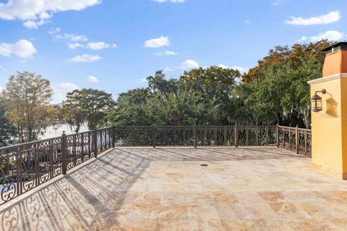 Image No.35-6 Bed Property for sale