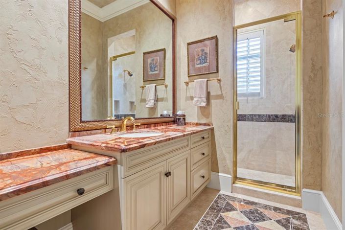 Image No.37-6 Bed Property for sale