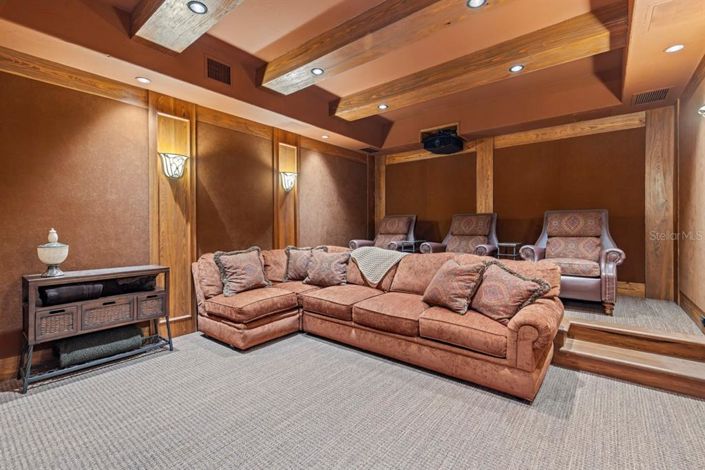 Image No.38-6 Bed Property for sale