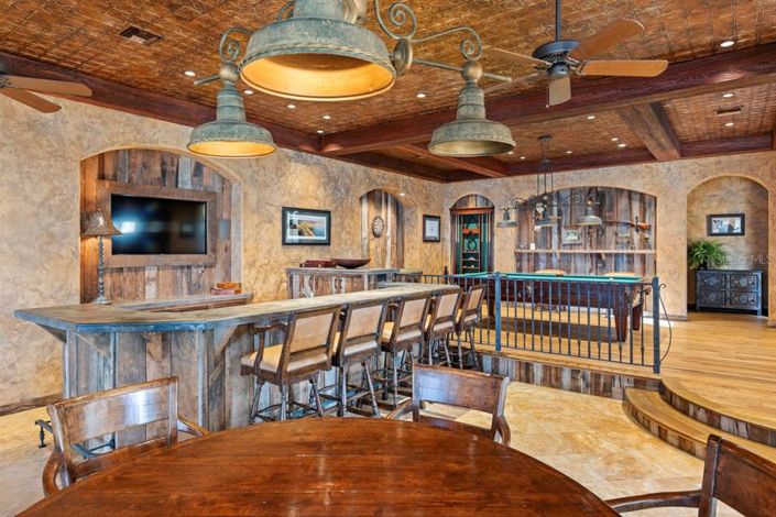 Image No.52-6 Bed Property for sale