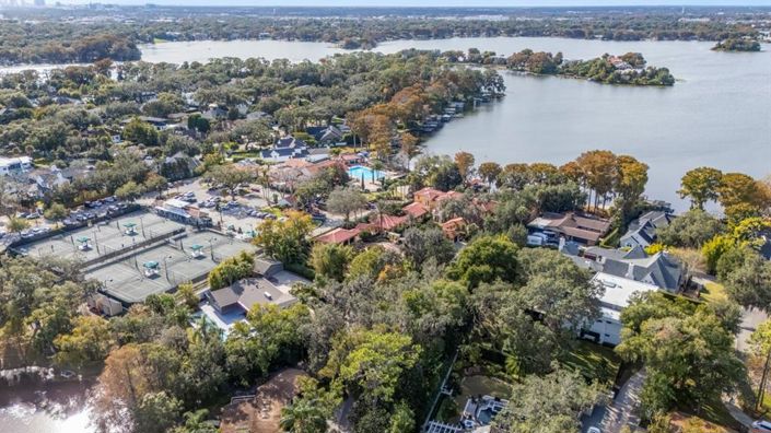 Image No.60-6 Bed Property for sale