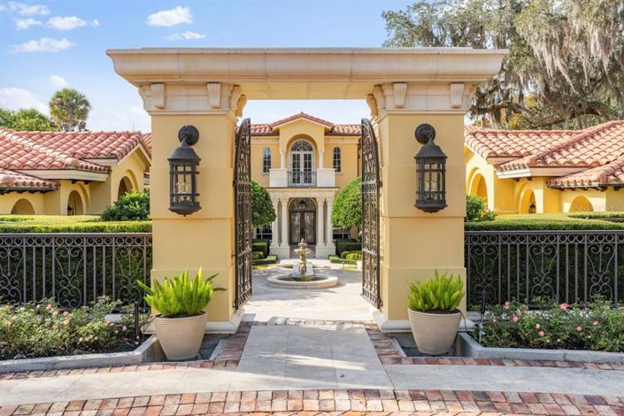 Image No.9-6 Bed Property for sale