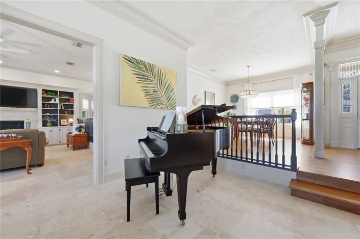 Image No.10-4 Bed Property for sale