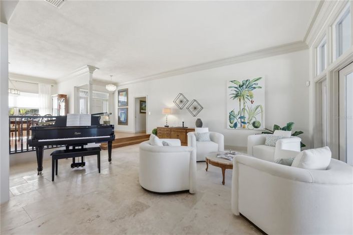 Image No.7-4 Bed Property for sale