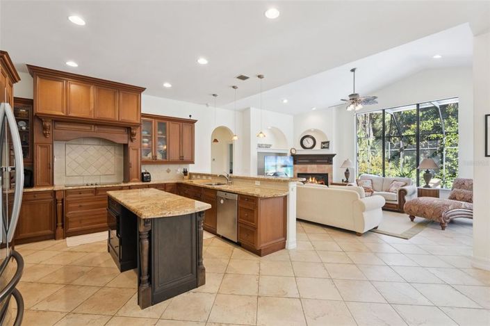 Image No.15-5 Bed Property for sale