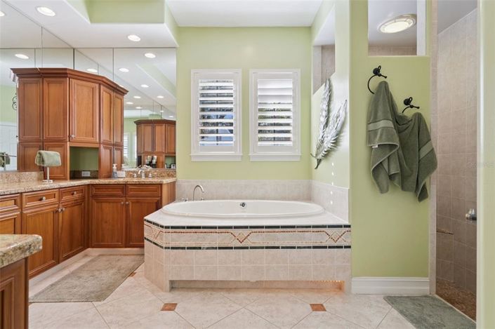 Image No.24-5 Bed Property for sale