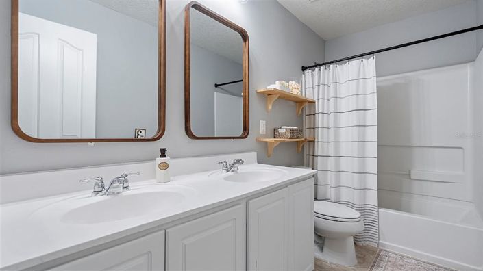 Image No.23-5 Bed Property for sale