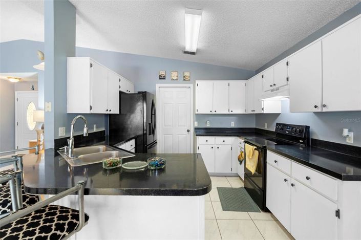 Image No.13-3 Bed Property for sale