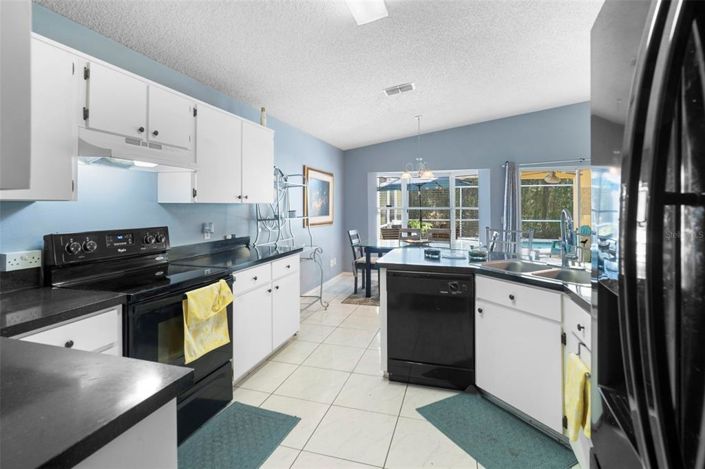 Image No.15-3 Bed Property for sale