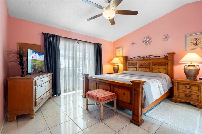 Image No.18-3 Bed Property for sale