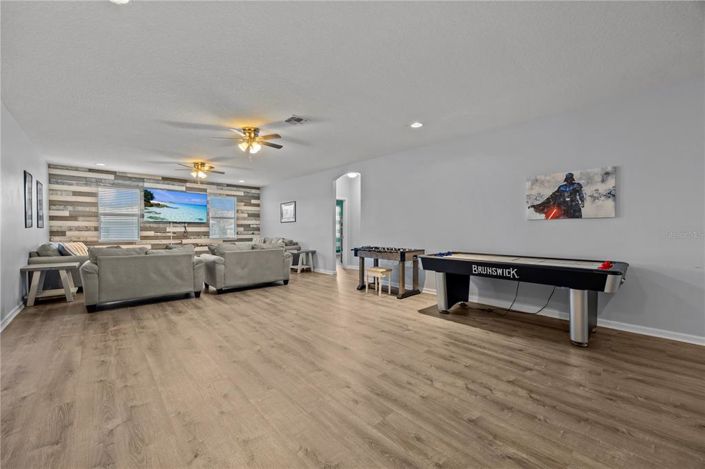 Image No.28-14 Bed Property for sale