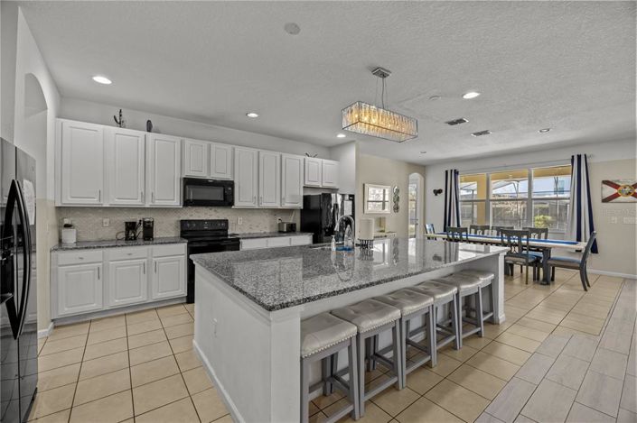 Image No.7-14 Bed Property for sale