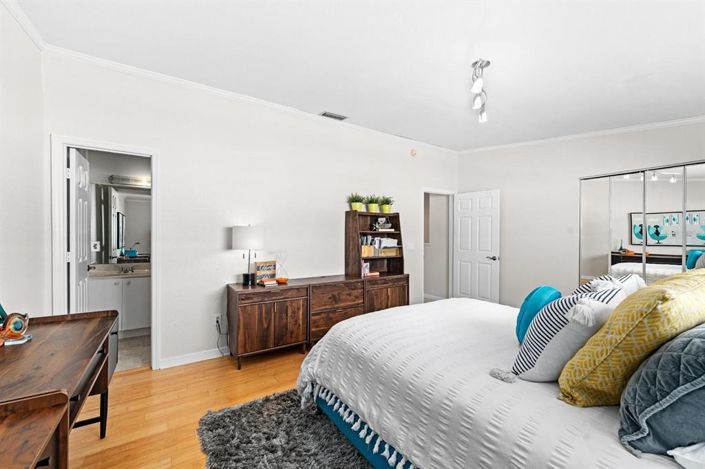 Image No.18-2 Bed Townhouse for sale