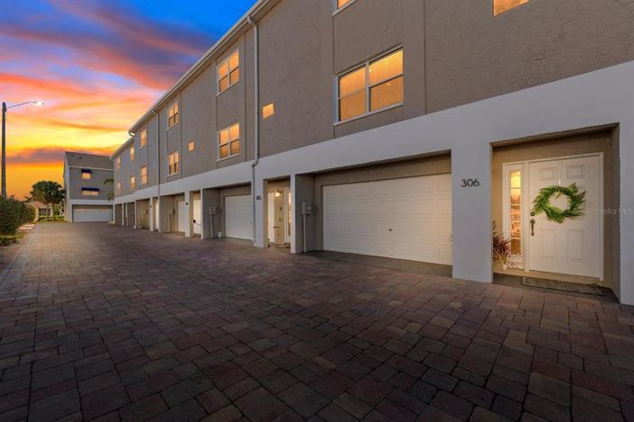 Image No.2-2 Bed Townhouse for sale