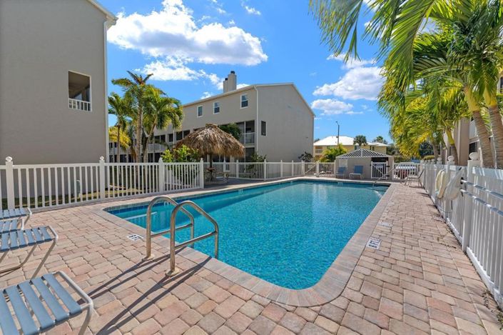 Image No.22-2 Bed Townhouse for sale