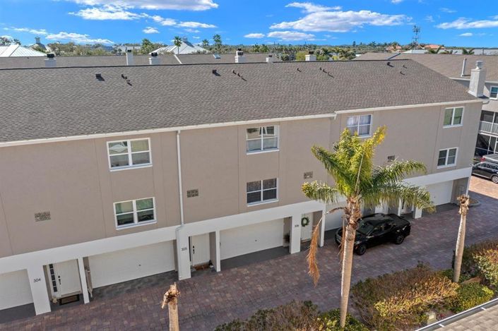 Image No.25-2 Bed Townhouse for sale