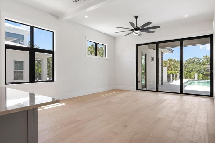Image No.30-4 Bed Property for sale