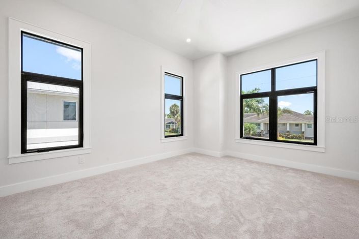 Image No.43-4 Bed Property for sale