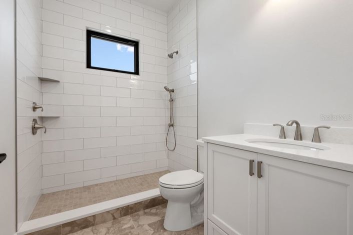 Image No.60-4 Bed Property for sale