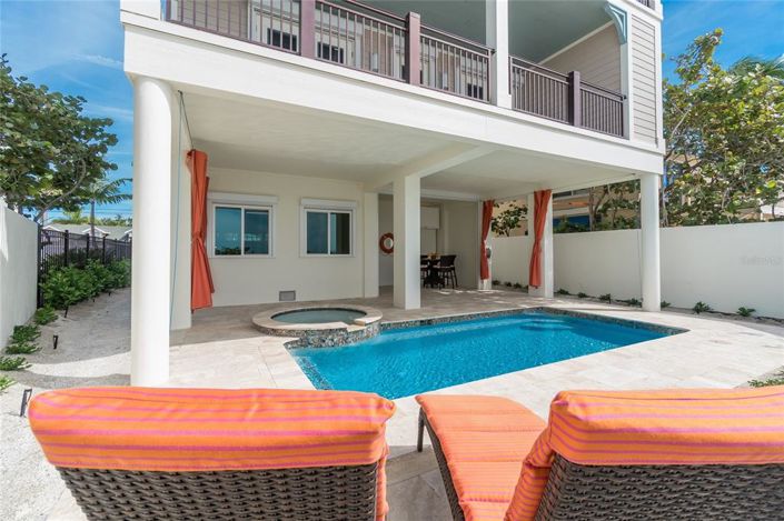 Image No.8-5 Bed Property for sale