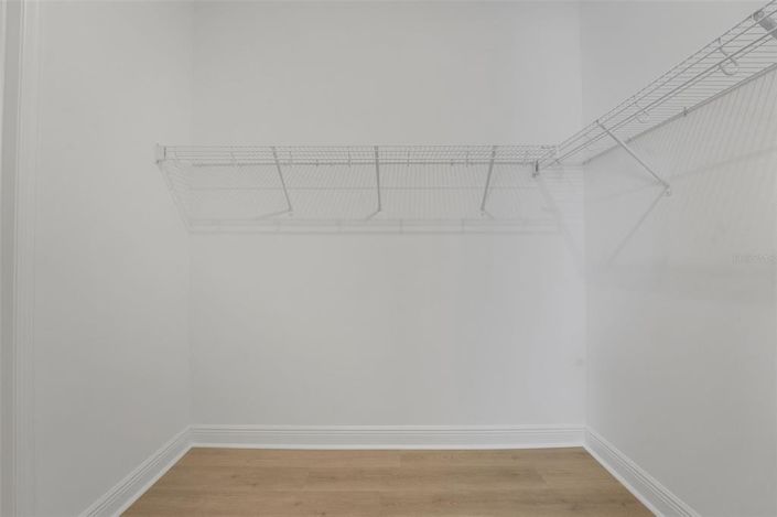 Image No.20-6 Bed Property for sale