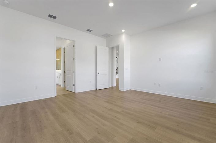 Image No.25-6 Bed Property for sale