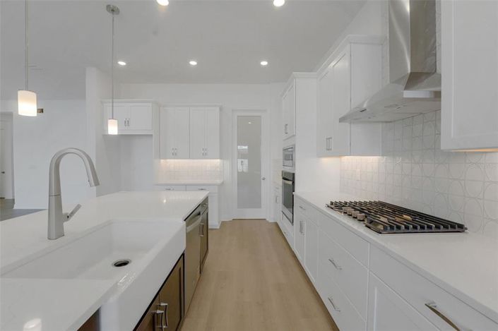 Image No.37-6 Bed Property for sale