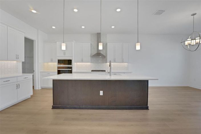 Image No.39-6 Bed Property for sale