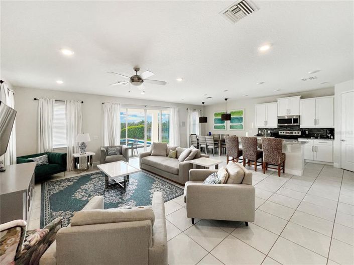 Image No.4-Propriété de 4 chambres à vendre à Kissimmee