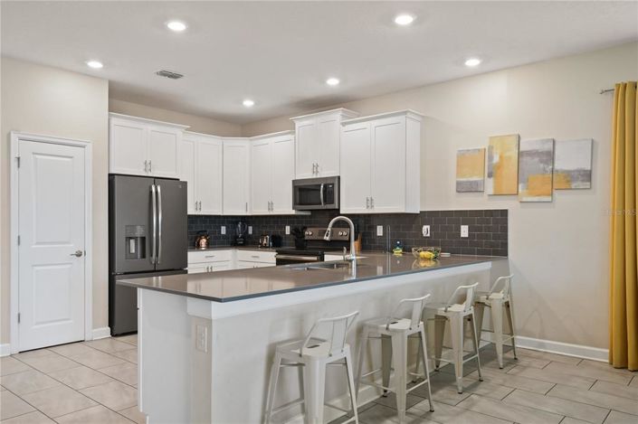 Image No.16-8 Bed Property for sale