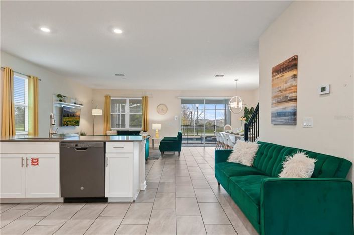 Image No.18-8 Bed Property for sale