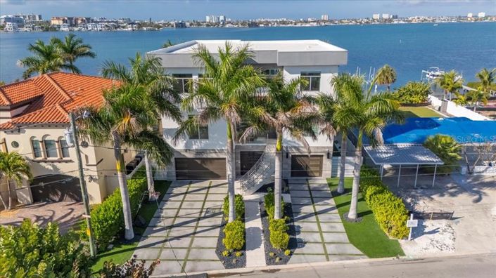 Image No.3-Propriété de 4 chambres à vendre à St. Pete Beach