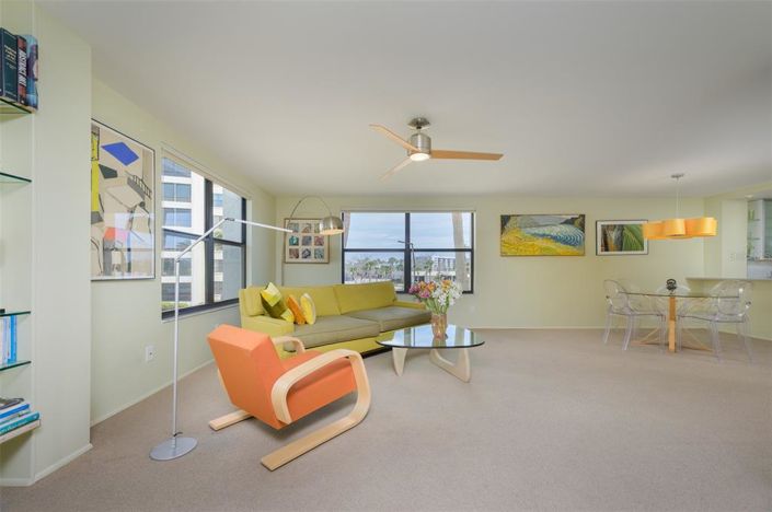 Image No.10-2 Bed Property for sale