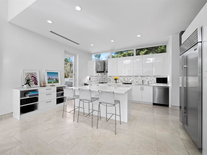 Image No.17-4 Bed Property for sale