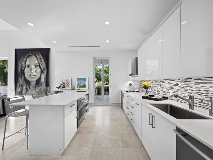 Image No.18-4 Bed Property for sale