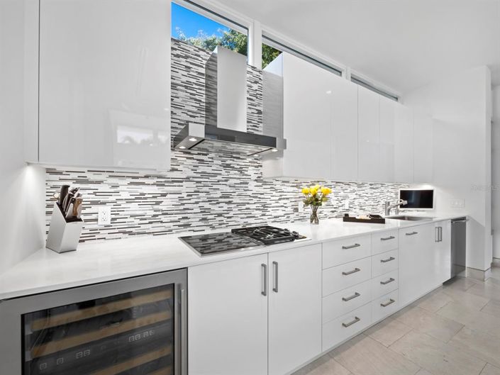 Image No.20-4 Bed Property for sale