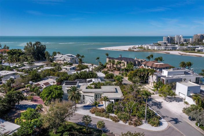 Image No.4-4 Bed Property for sale