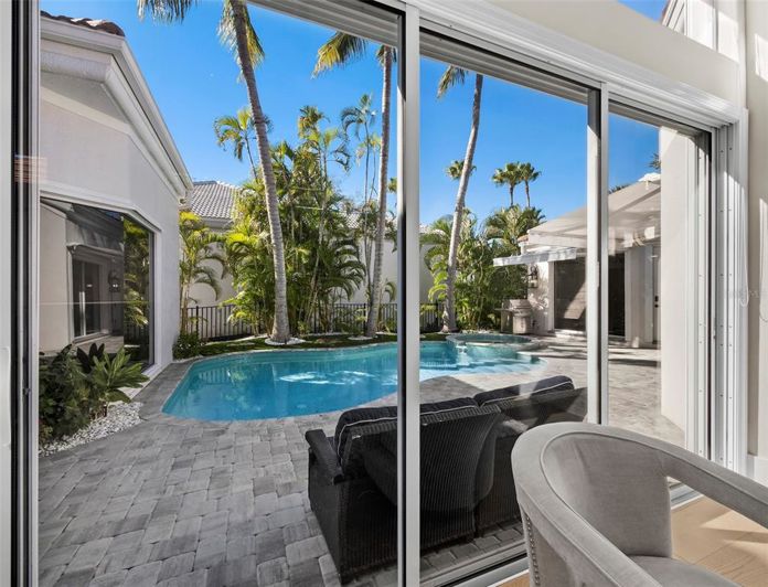 Image No.23-4 Bed Property for sale