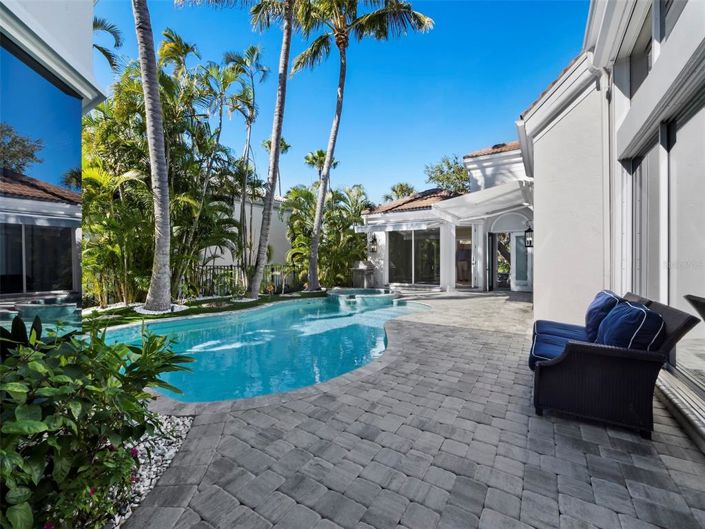 Image No.41-4 Bed Property for sale