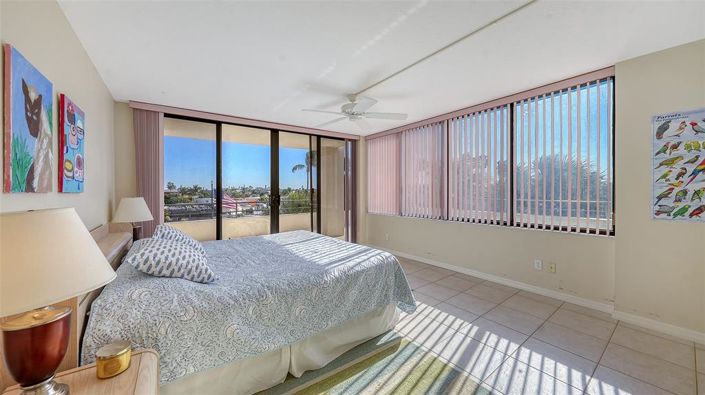 Image No.21-2 Bed Property for sale