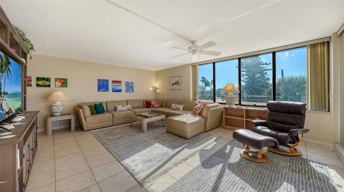 Image No.9-2 Bed Property for sale