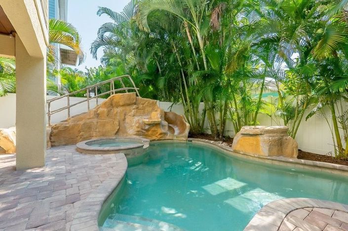 Image No.2-Propriété de 6 chambres à vendre à Holmes Beach